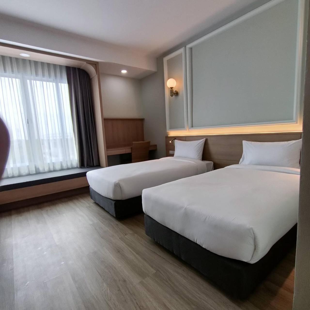 Mayflower Grande Suite Hotel Phitsanulok Eksteriør bilde