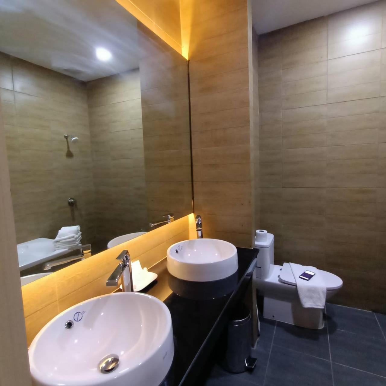 Mayflower Grande Suite Hotel Phitsanulok Eksteriør bilde