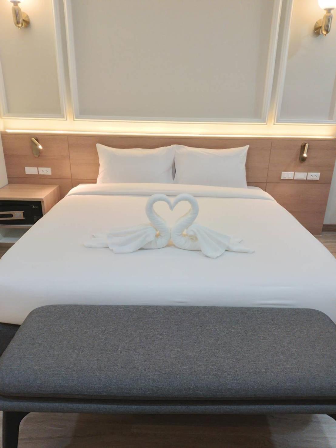 Mayflower Grande Suite Hotel Phitsanulok Eksteriør bilde